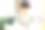 一个年轻人在休闲间里使用笔记本电脑图片下载