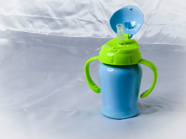 幼儿饮水瓶图片下载