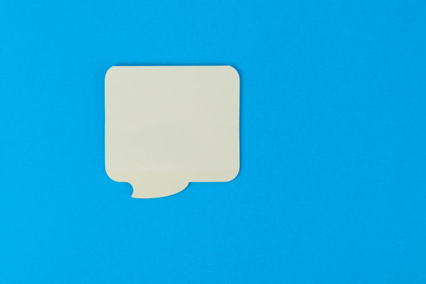 蓝色背景上的纸演讲气泡图片下载