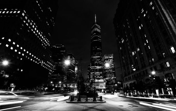 世贸中心一号大楼的夜晚。图片下载