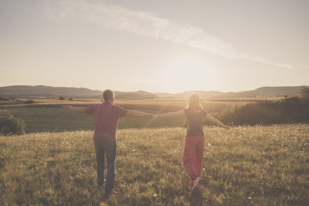 自然的异性恋夫妇图片下载
