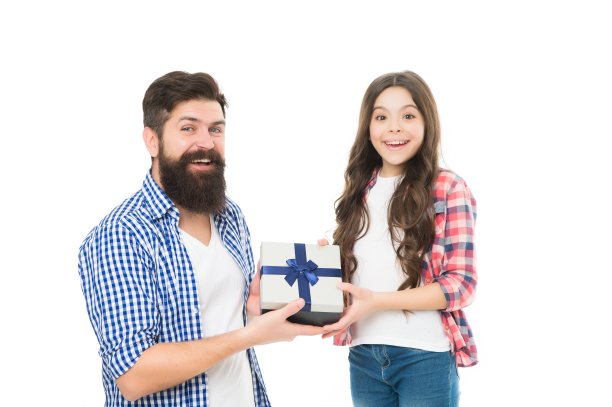 庆祝的时候了。小孩和大胡子男人喜欢庆祝。快乐的家庭庆祝节日。送礼物。父亲的一天。节日的庆祝活动。快乐的庆祝。保持庆祝图片下载