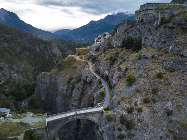 布赖恩翁图片下载