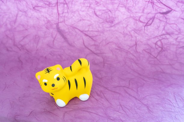 2022年新年贺卡图片(紫色，小，左)图片下载