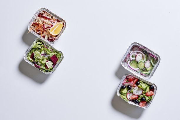 带走的食物。有机健康沙拉外卖。新鲜有机沙拉图片下载