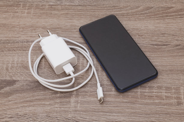 手机充电器和电缆图片下载