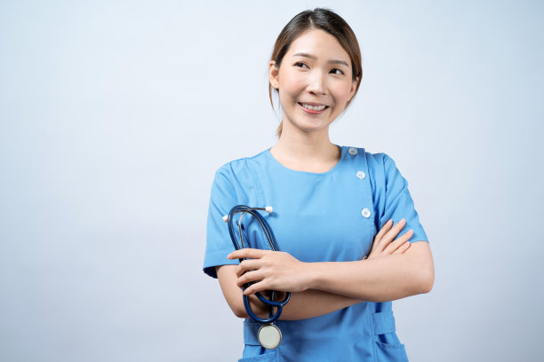 快乐的亚洲护士女人微笑的脸，孤立在白色的背景。图片下载