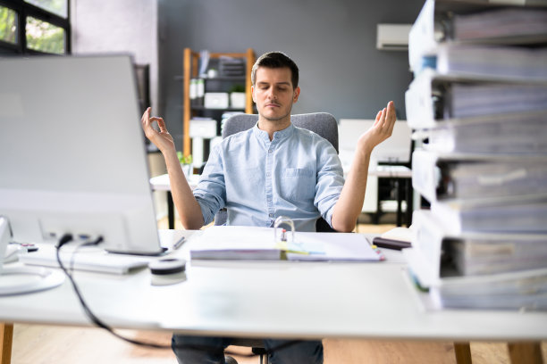 工作场所的压力管理和瑜伽。税务发票图片下载