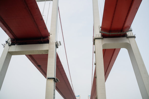 低角观景一带一路首创的一座中国现代桥。图片下载