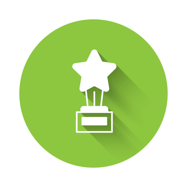 白色电影奖杯图标与长阴影背景隔离。奥斯卡奖的图标。电影和电影院的象征。绿色圆圈按钮。向量图片下载