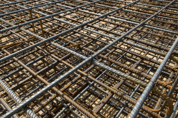 一组钢筋网格堆叠图片下载