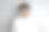 穿着连帽衫、戴着眼镜的成年亚洲男子在灰色背景上微笑。图片下载