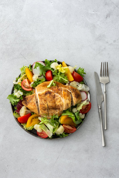 鸡胸肉配沙拉图片下载