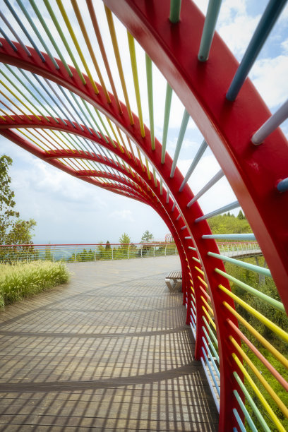 公园大楼在阳光下的样子图片下载