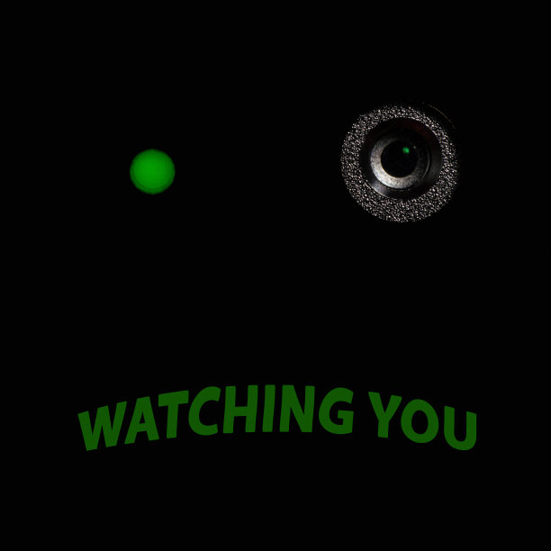 概念图像自拍照智能手机和铭文看着你。图片下载