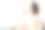 年轻的亚洲女性使用笔记本电脑图片下载