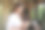 安静的女商人站在办公室里喝着热咖啡。图片下载