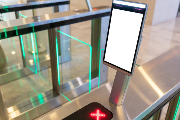 近距离观察旋转门与面部识别设备。图片下载