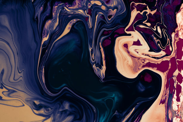 美丽的液体质地的指甲油。蓝色和紫色。彩色背景与复制空间。流体艺术，倾注绘画技巧。和数字装饰一样好。图片下载