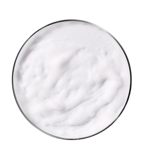 白色面部皮肤护理泡沫乳泡沫肥皂海绵隔离在白色的背景图片下载