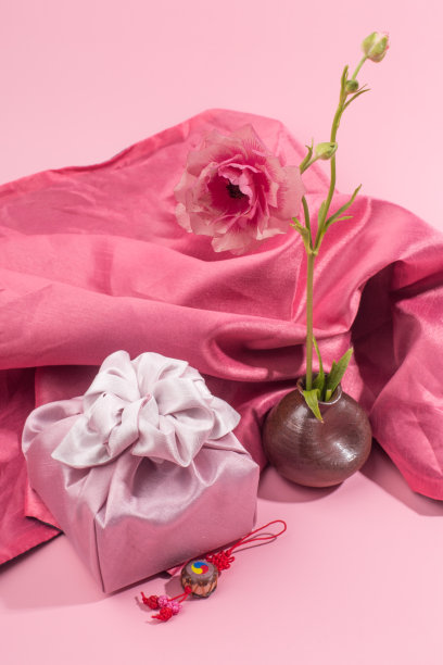 韩国传统礼品盒包装。包装布包装。图片下载