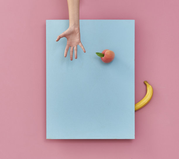 彩色背景与空框架和人的手图片下载