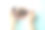 女子准备染发剂浅蓝色背景，俯视图图片下载