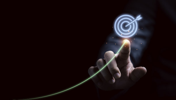 商人绘制和写作虚拟趋势目标，以建立商业计划和客观的目标概念。图片下载