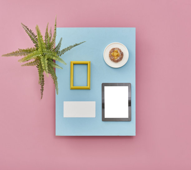 彩色背景与空框架和人的手图片下载