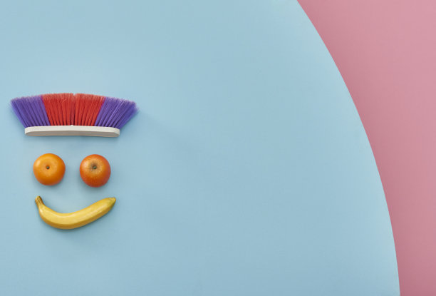 彩色背景与空框架和人的手图片下载