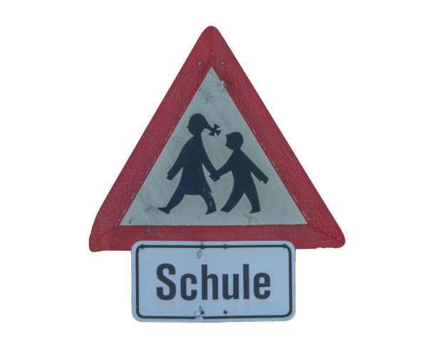 标志警告学校德语“Schule”在白色背景图片下载