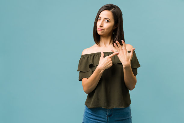 美女要戒指图片下载