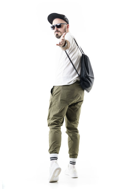 很酷的书呆子风格的男人走开，用手势示意和邀请加入。图片下载