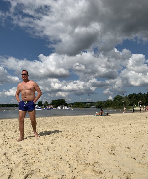 在海滩的一天。图片下载