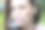 一幅深色头发的女人用酒杯喝红酒的特写画像图片下载