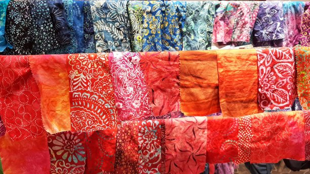 巴厘蜡染布许多颜色来自巴厘岛的印度尼西亚图片下载