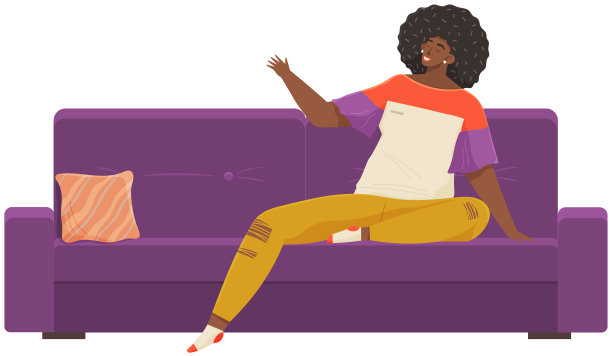 女人躺在公寓的沙发上快乐的年轻女孩图片下载