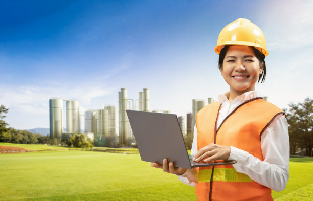 与工程师一起从事石油业务图片下载