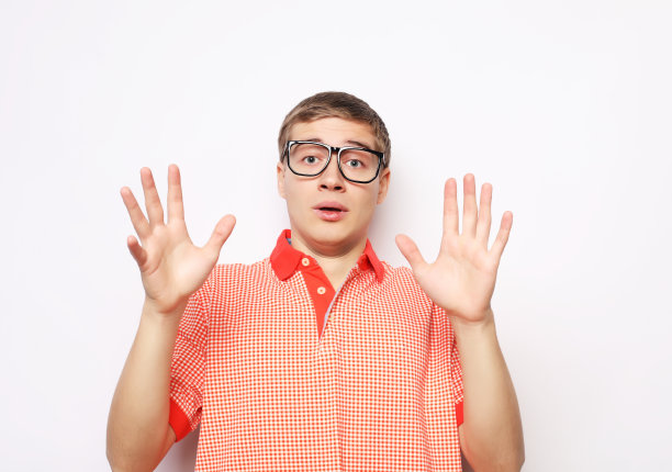 惊讶的年轻疯子感到压力图片下载