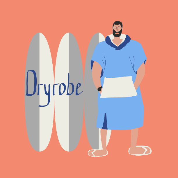 一个穿着蓝色干长袍的男子站在冲浪板附近图片下载