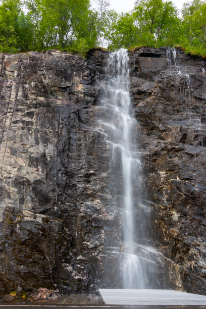 挪威盖朗格峡湾附近的美丽瀑布图片下载