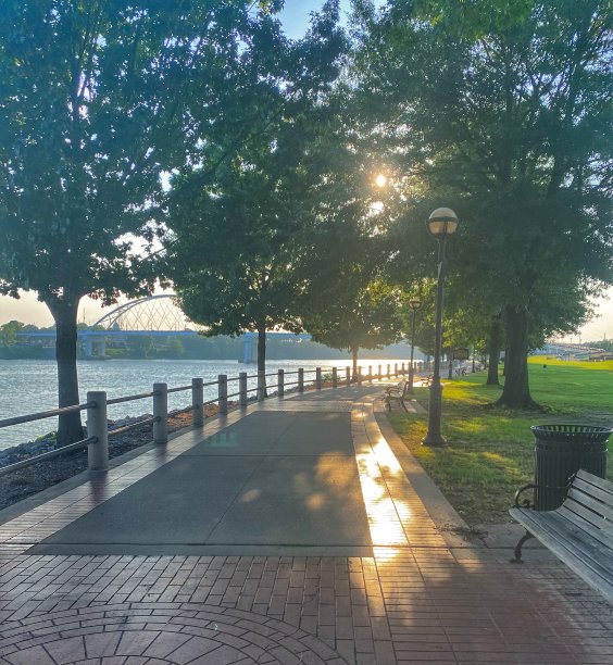 小石城日落时的北岸步道图片下载