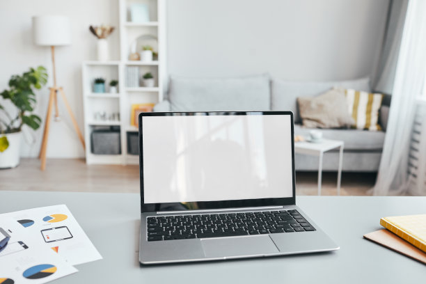 家庭办公室的笔记本电脑模型图片下载