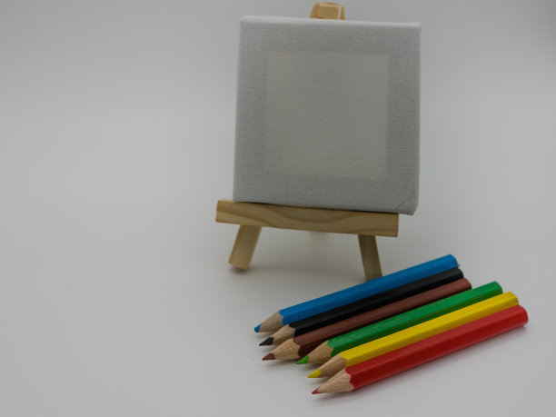 带小画布的彩色铅笔图片下载