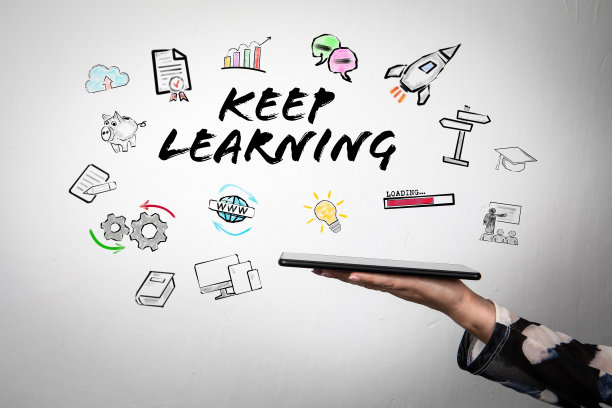 继续学习。写字板在女人手里。远程教育、课程和技术图片下载