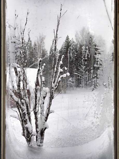 窗外冰天雪地的景色图片下载