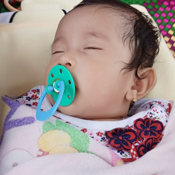 亚洲婴儿睡觉图片下载