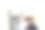 母女俩戴着虚拟现实眼镜玩游戏，母女俩戴着虚拟现实耳机玩游戏，隔离在白色上，家庭和科技的概念图片下载