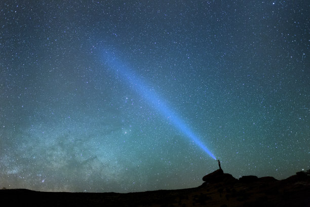 手电筒与夜之星图片下载