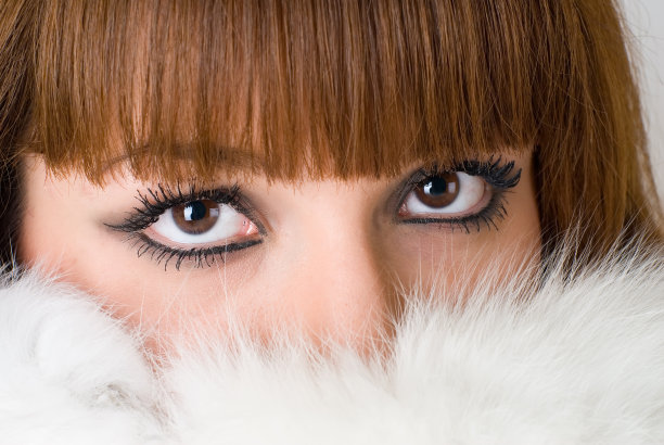 年轻的红头发女人肖像图片下载